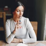 elegant businesswoman in a summer city V7TEDZK