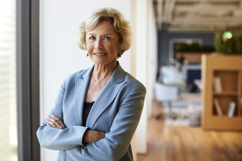 portrait of smiling senior businesswoman in KEHVBZY